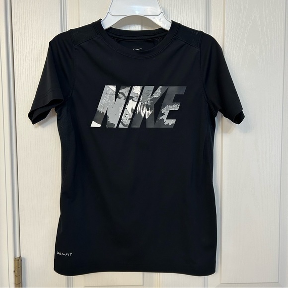 Nike Other - Nike big boys Dri-Fit short sleeve top Size M in Black